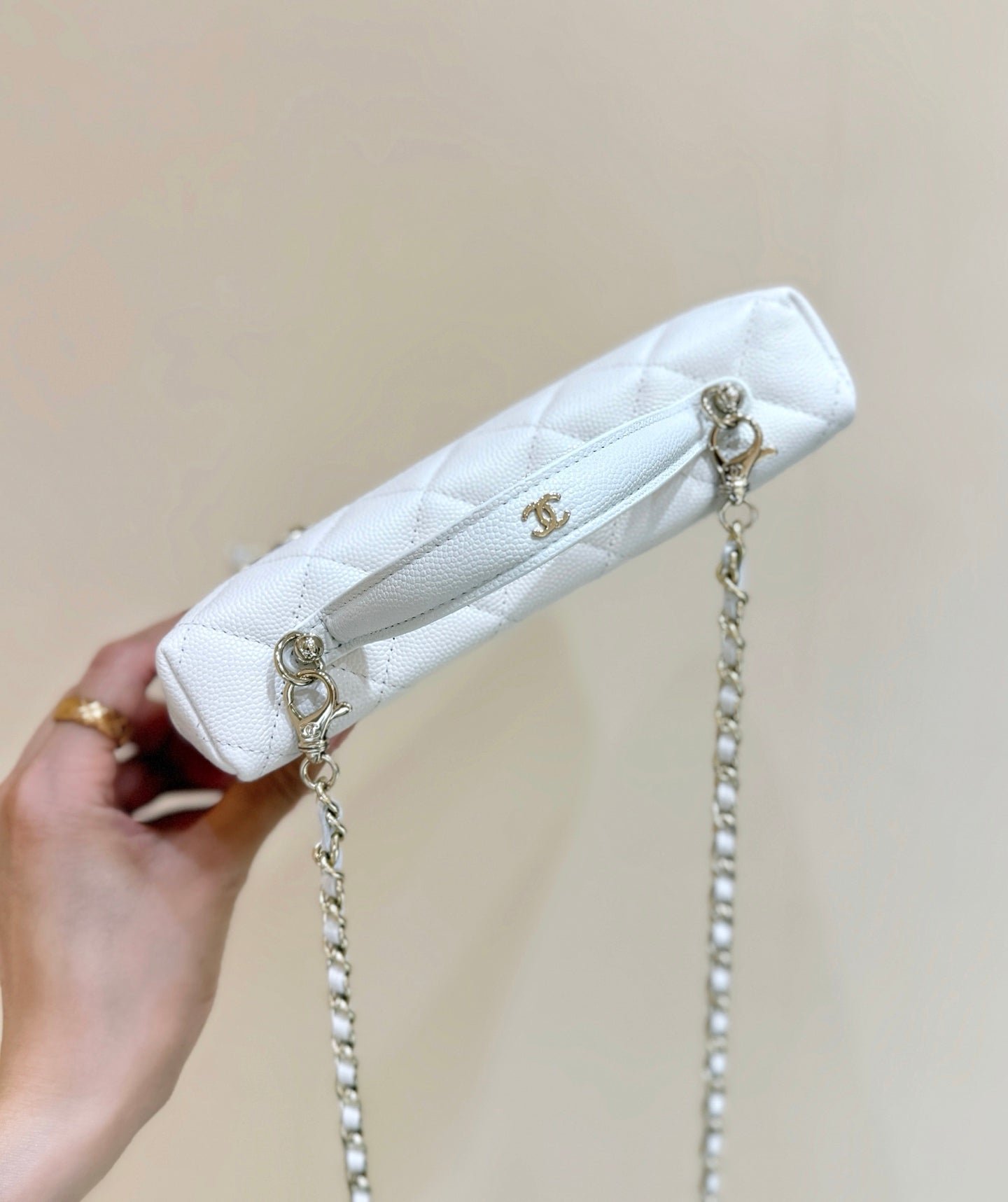 STRASS VANITY QUILTED CASE 19 IN WHITE CALFSKIN WITH GOLD METALLIC - Image 4
