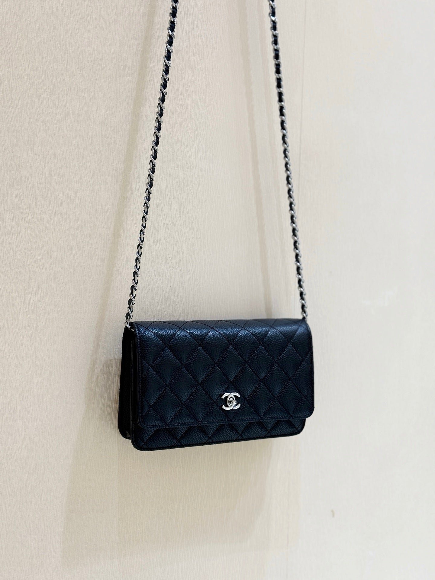 CHANEL 25S MINI FLAP BAG 19 IN BLACK CALFSKIN GOLD HARDWARE - Image 8