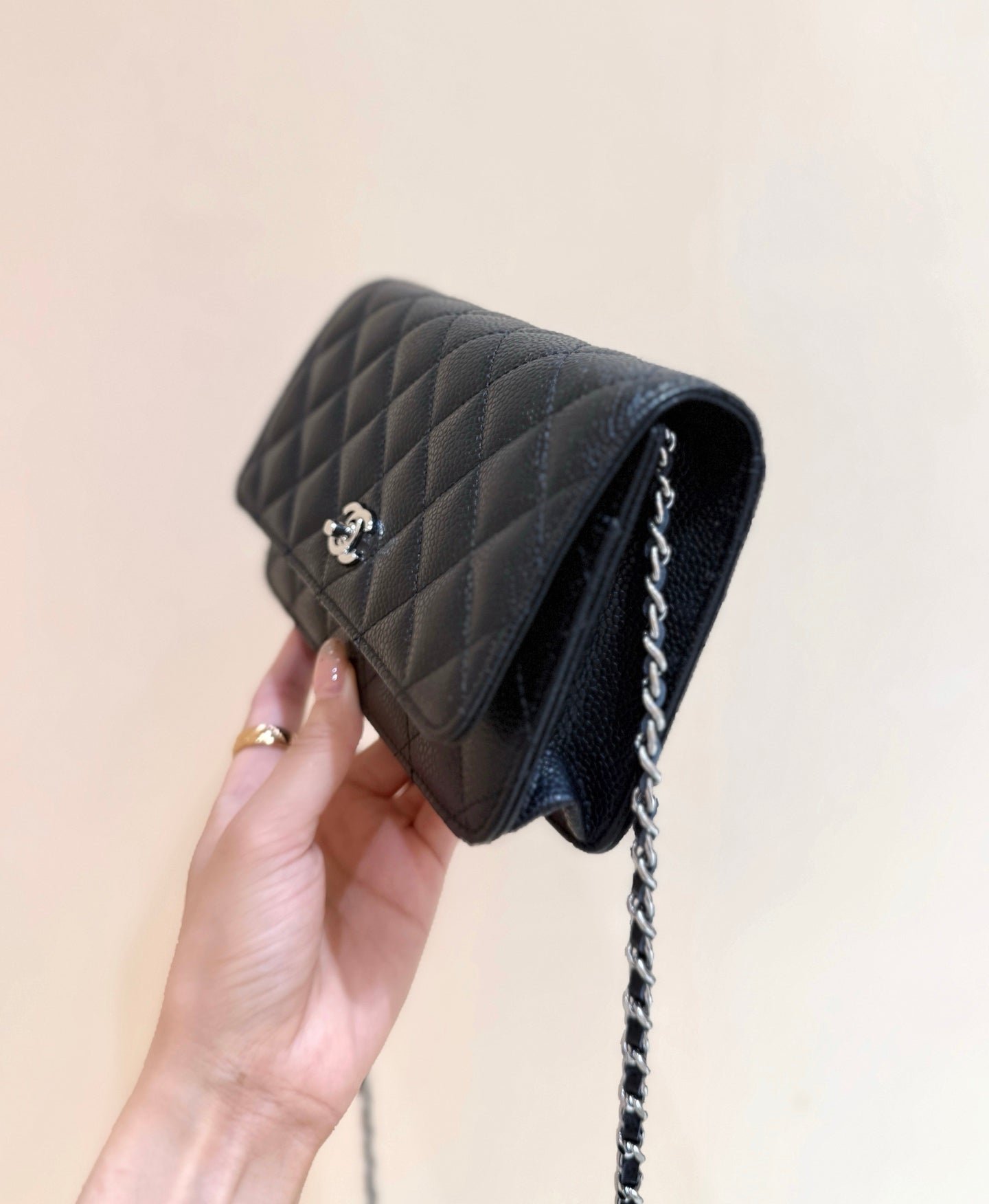 CHANEL 25S MINI FLAP BAG 19 IN BLACK CALFSKIN GOLD HARDWARE - Image 12
