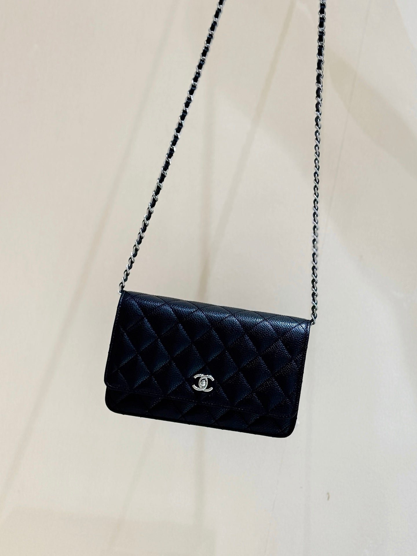 CHANEL 25S MINI FLAP BAG 19 IN BLACK CALFSKIN GOLD HARDWARE - Image 16