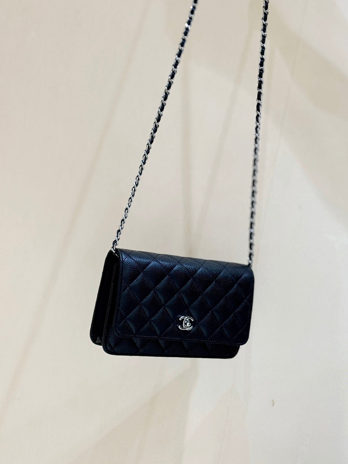 CHANEL 25S MINI FLAP BAG 19 IN BLACK CALFSKIN GOLD HARDWARE - Image 9