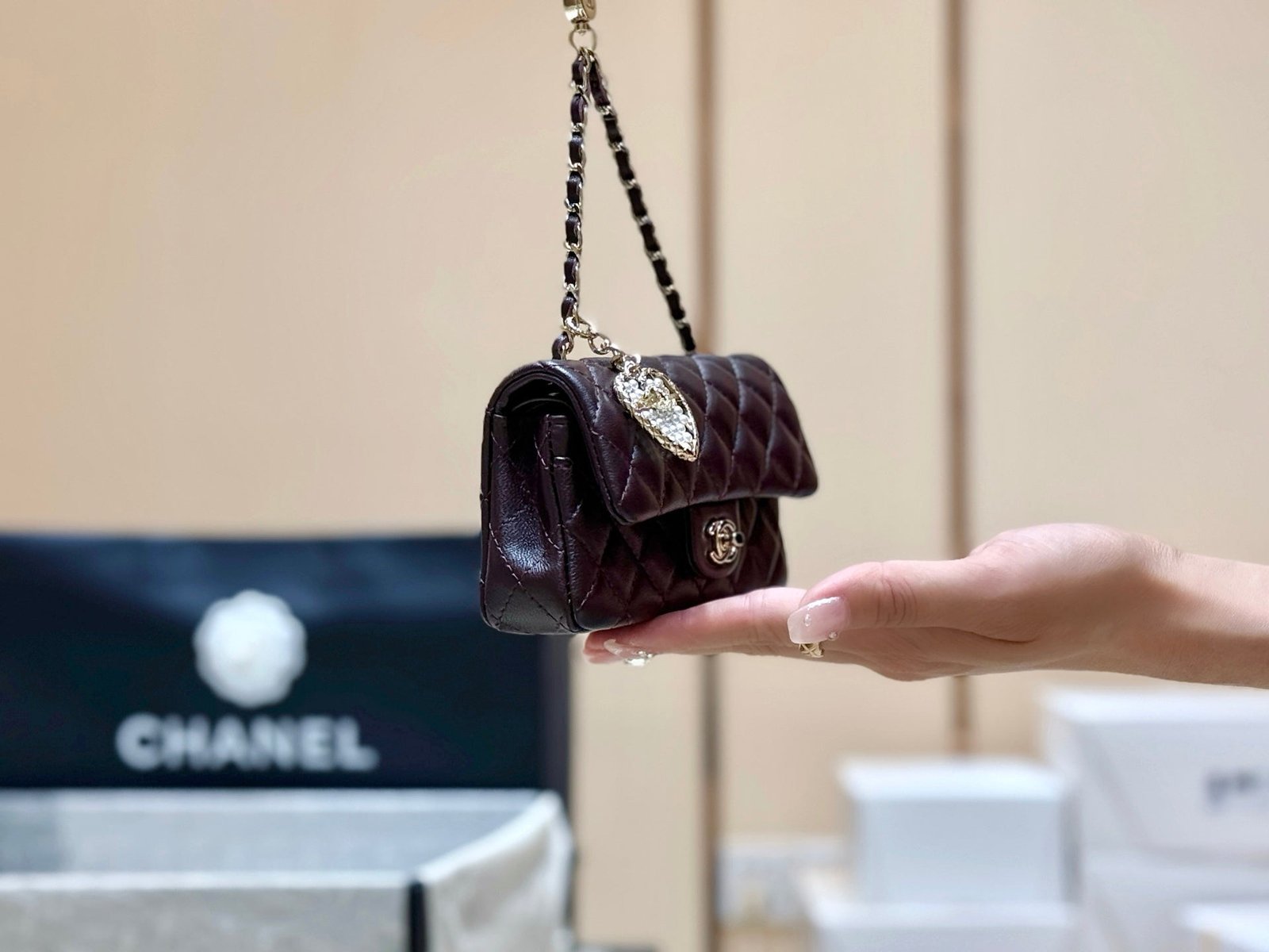 CHANEL 25S FLAP CHARM BAG 13 IN CHOCOLATE BROWN LAMBSKIN - Image 10