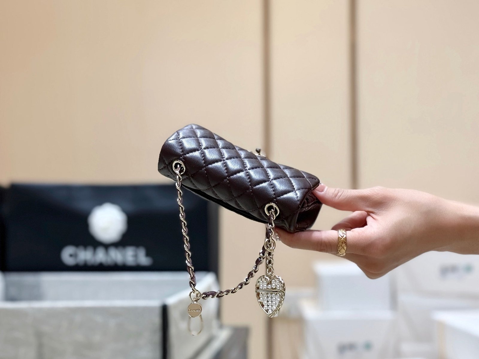 CHANEL 25S FLAP CHARM BAG 13 IN CHOCOLATE BROWN LAMBSKIN - Image 13