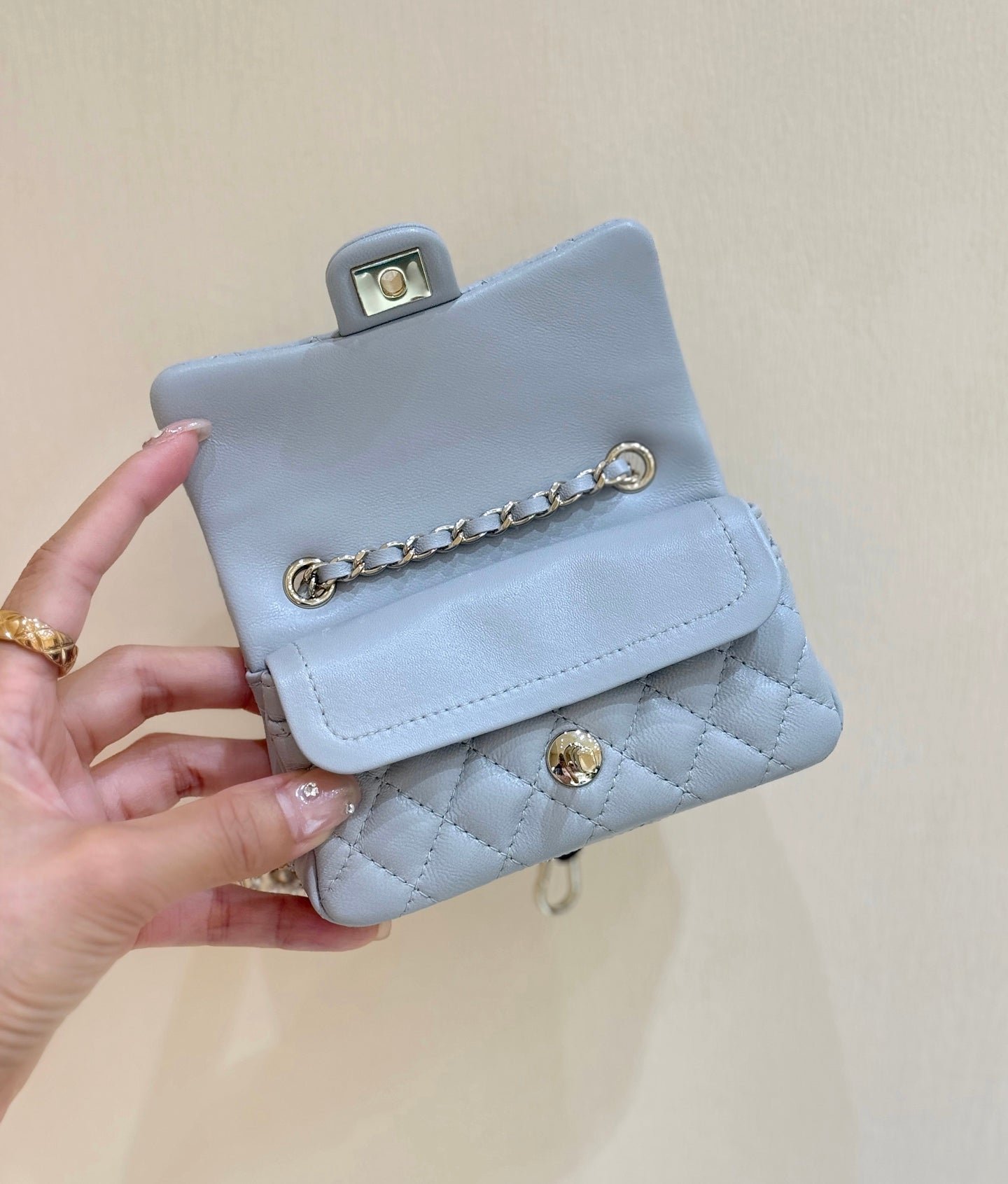 CHANEL 25S FLAP CHARM BAG 13 IN SKY BLUE LAMBSKIN - Image 5