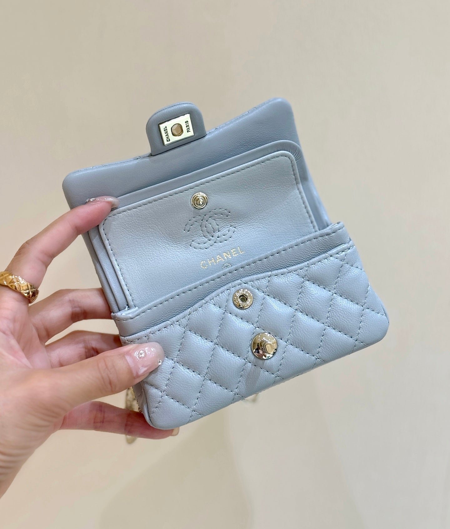 CHANEL 25S FLAP CHARM BAG 13 IN SKY BLUE LAMBSKIN - Image 6