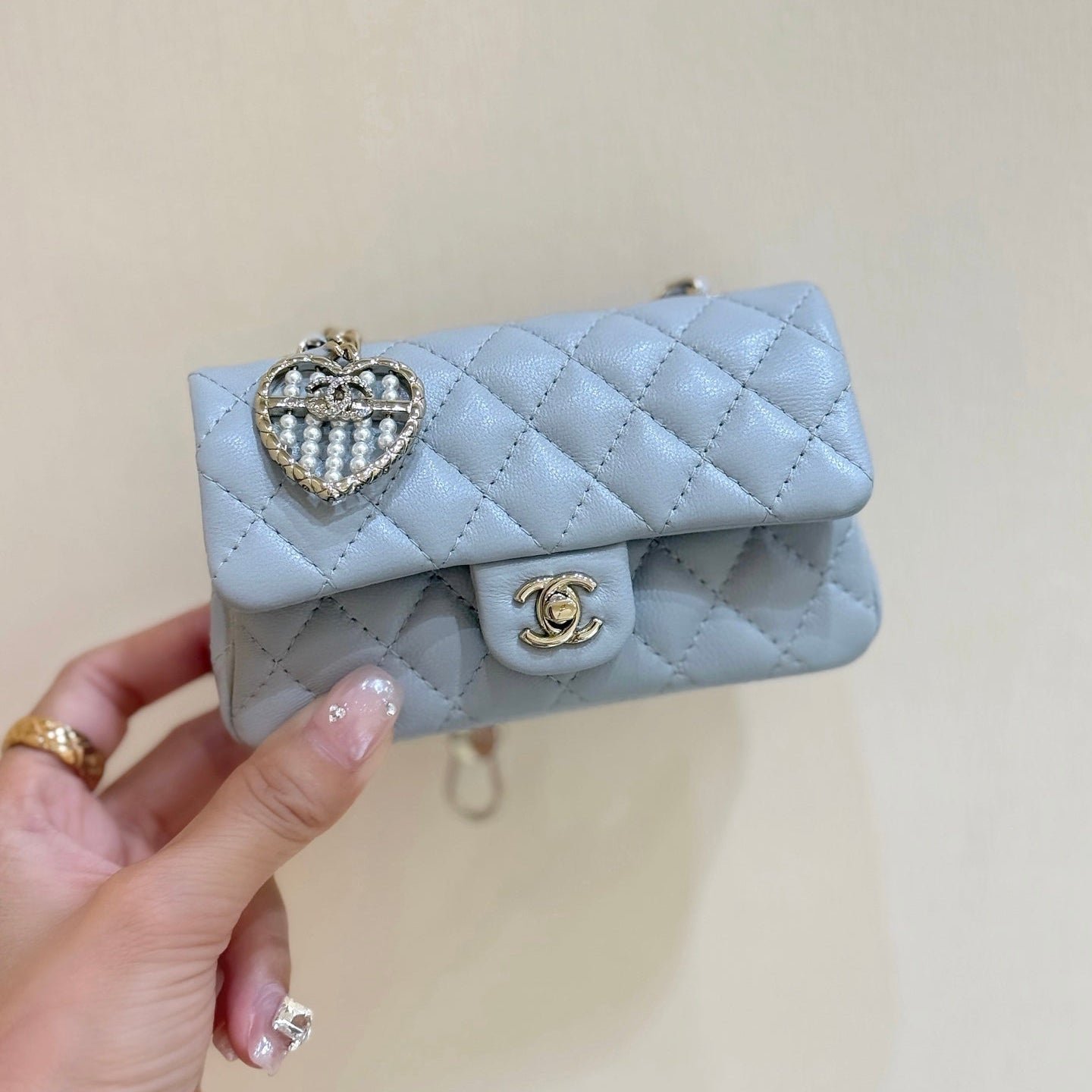 CHANEL 25S FLAP CHARM BAG 13 IN SKY BLUE LAMBSKIN - Image 10