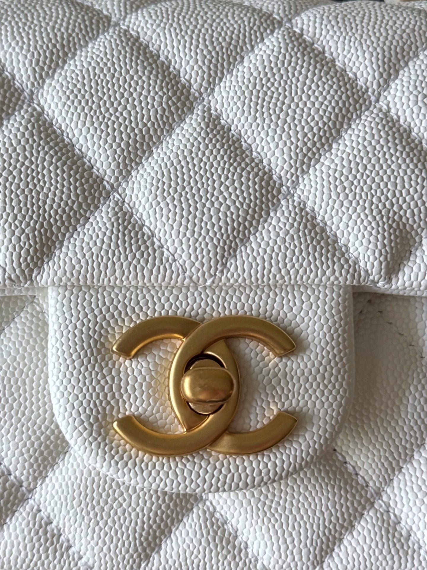 CHANEL 25S FLAP BAG 20 CM IN WHITE CAVIAR LEATHER WITH GOLD HARDWARE - Image 11