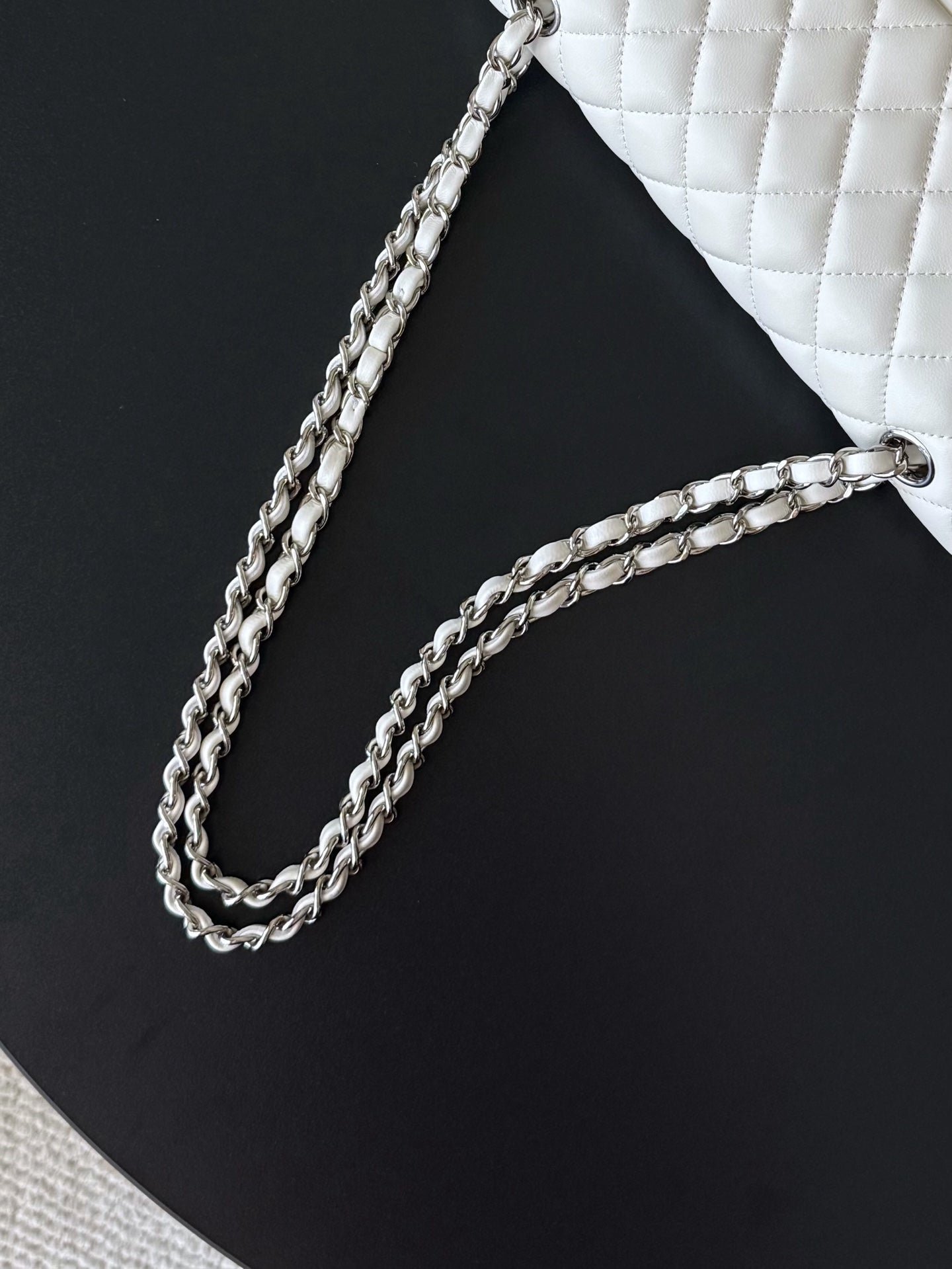 CHANEL 25S CLASSIC FLAP BAG 25 CM IN WHITE LAMBSKIN WITH SILVER HARDWARE - Image 14