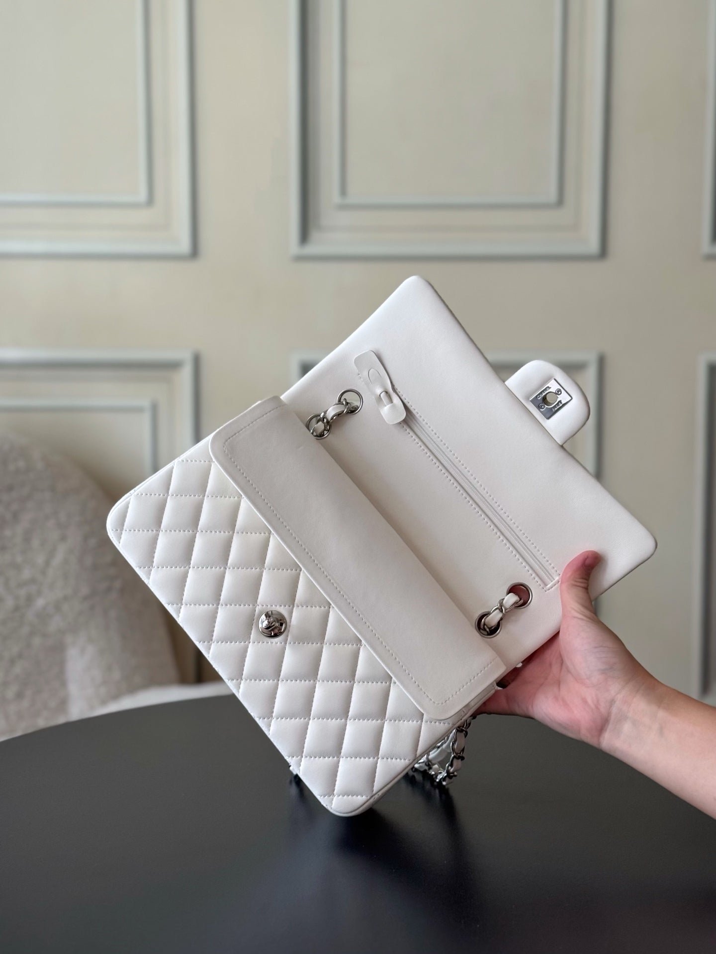 CHANEL 25S CLASSIC FLAP BAG 25 CM IN WHITE LAMBSKIN WITH SILVER HARDWARE - Image 18