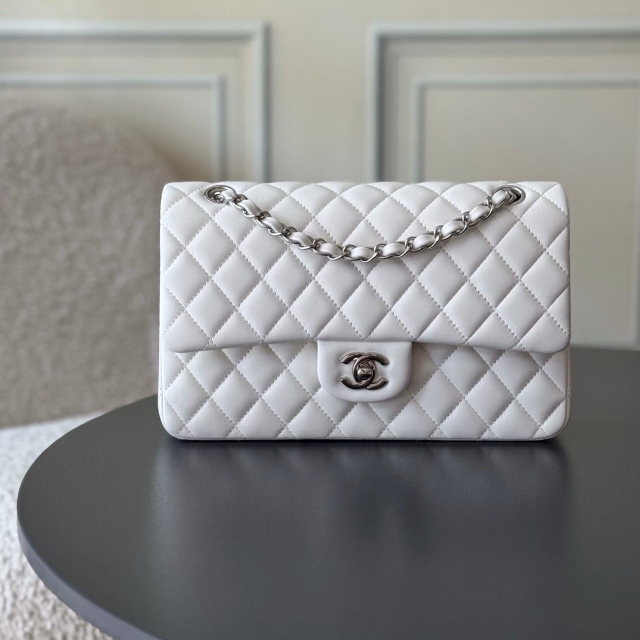 CHANEL 25S CLASSIC FLAP BAG 25 CM IN WHITE LAMBSKIN WITH SILVER HARDWARE - Image 10