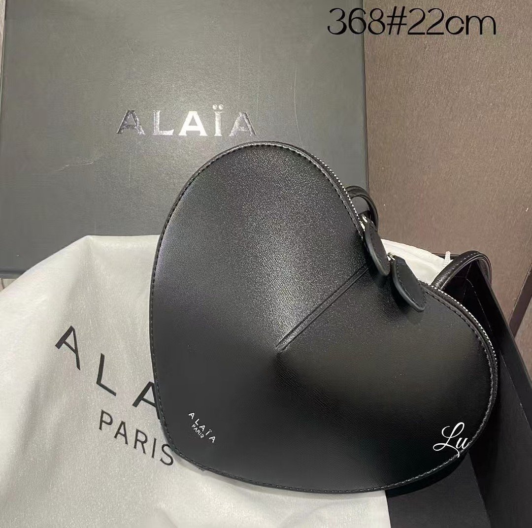 alaia-368-top-handle-bag-black-22-cm-1.jpg Alaïa 368 Top Handle Bag – Black, 22 cm - Image 1