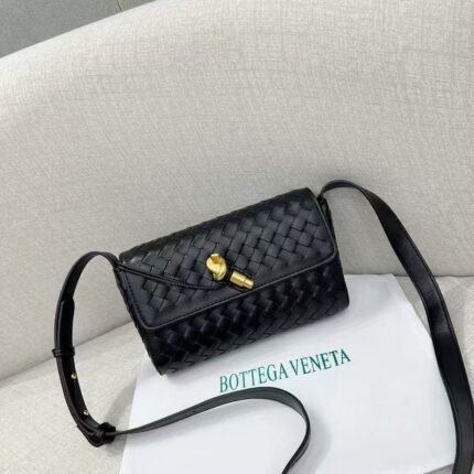 Bottega Veneta 9907 Crossbody Bag – Black, 22 cm