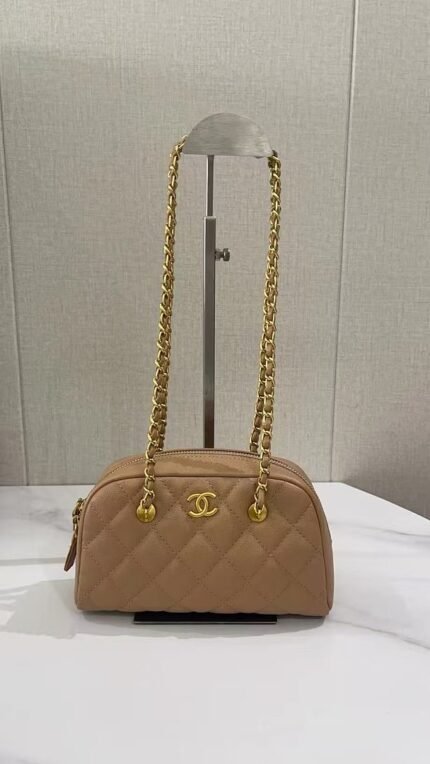 Chanel 2532 Shoulder Bag – Apricot, 21 cm