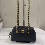 Chanel 2532 Shoulder Bag – Black, 21 cm