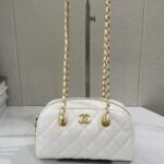 Chanel 2532 Shoulder Bag – White, 21 cm