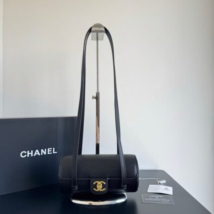 Chanel 2621 Shoulder Bag – Black, 20 cm