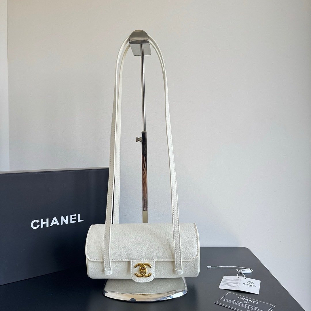 chanel-2621-shoulder-bag-white-20-cm-1.jpg Chanel 2621 Shoulder Bag – White, 20 cm - Image 1