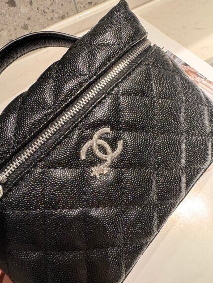 Chanel 5070 Shoulder Bag – Black, 20 cm
