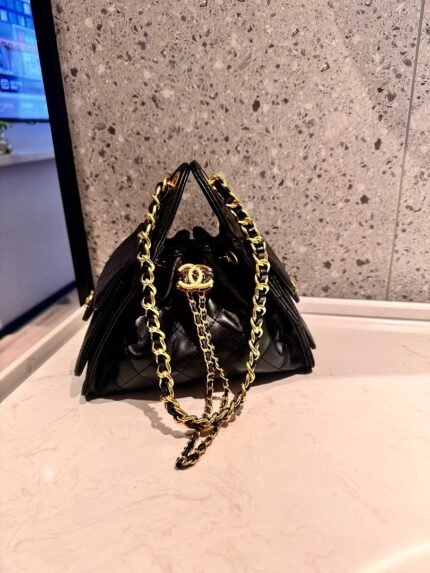 Chanel 5076 Shoulder Bag – Black, 20 cm