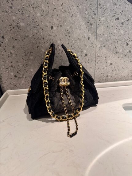 Chanel 5076 Shoulder Bag – Black, 20 cm